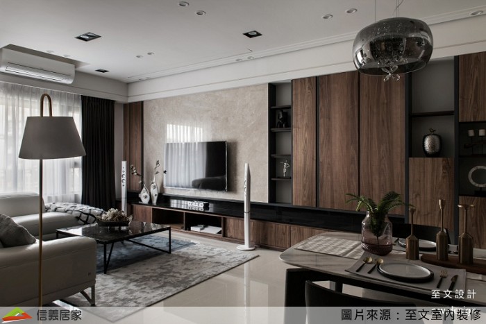 玄關入口使用大量的收納櫃,佈滿整面牆延伸至客廳。